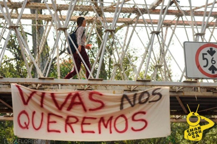 #Morelia Pintan De Rojo Aguas De La Fuente Del Águila: “Vivas Nos Queremos”