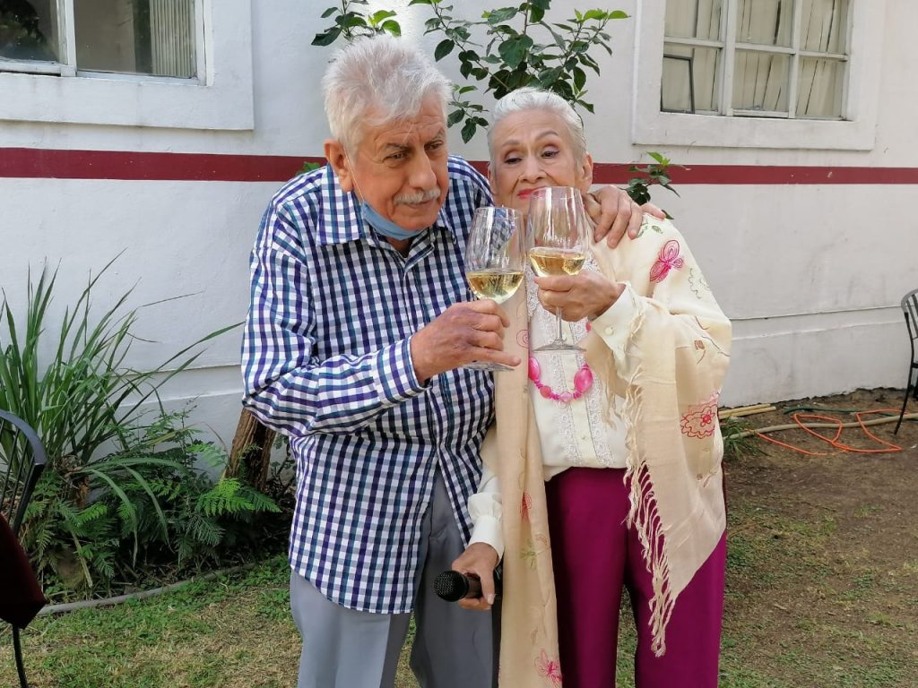 Morelia Con Mariachis Abuelitos De Asilo Celebran Su Aniversario De