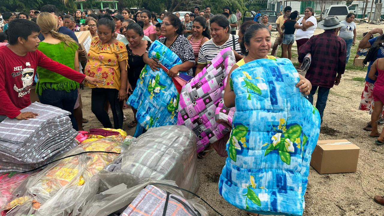 DIF Michoacán Entrega Láminas Colchonetas Y Cobijas A Los Afectados