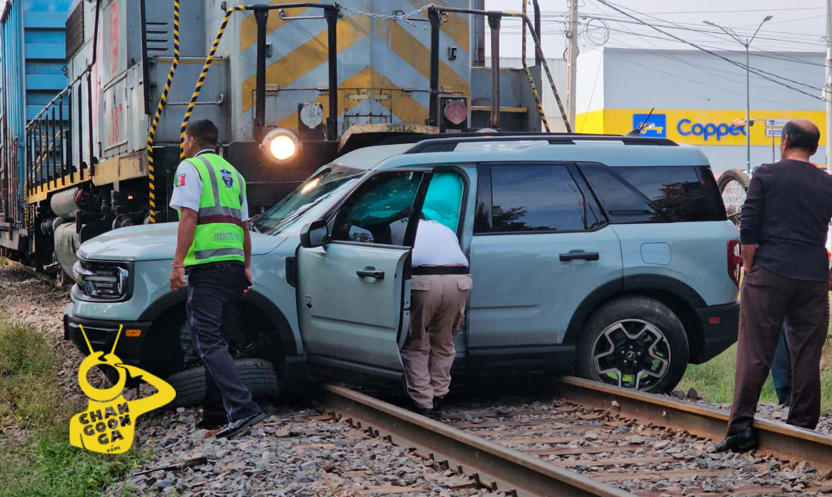 Morelia Camioneta Intenta Ganarle Al Tren Y Termina Embestida