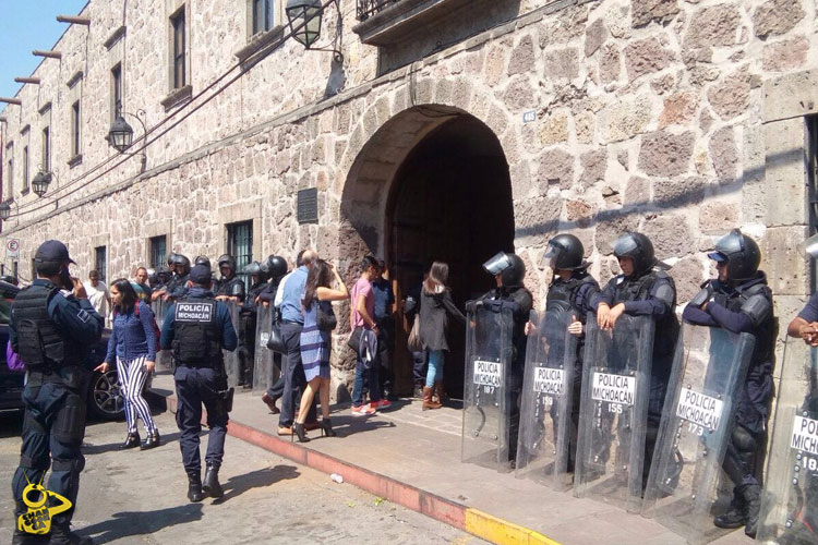 seguridad-granaderos-GOE-Casa-de-la-Cultura-Morelia