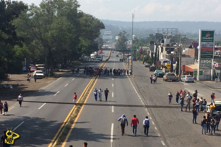 normalistas-salida-patzcuaro-xangari-2