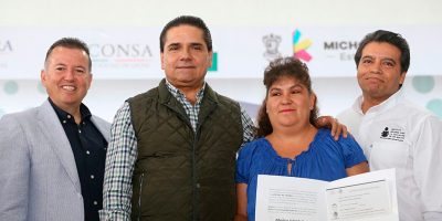 Entrega-Silvano-Apoyos-Para-El-Desarrollo-Social-En-Jiquilpan