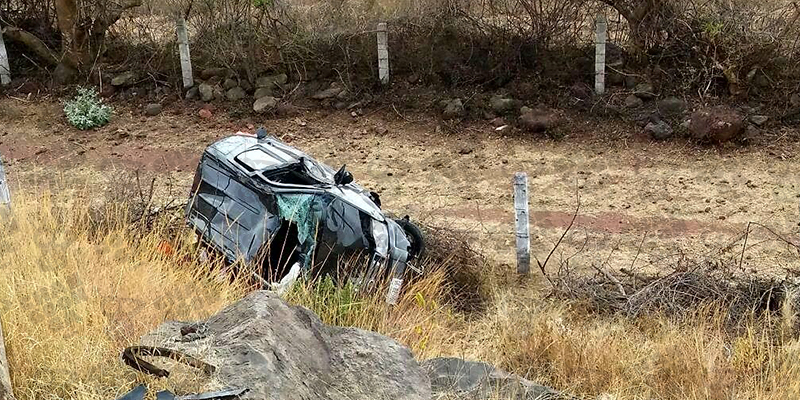 Milagrosamente-mujer-sobrevive-a-volcadura-en-la-Autopista-de-Occidente