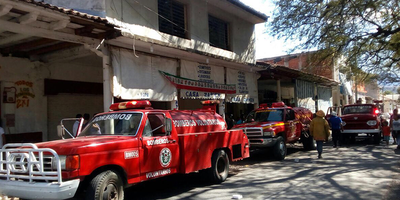 Se-Incendia-Mueblería-Casa-Zapien-En-La-Huacana-2