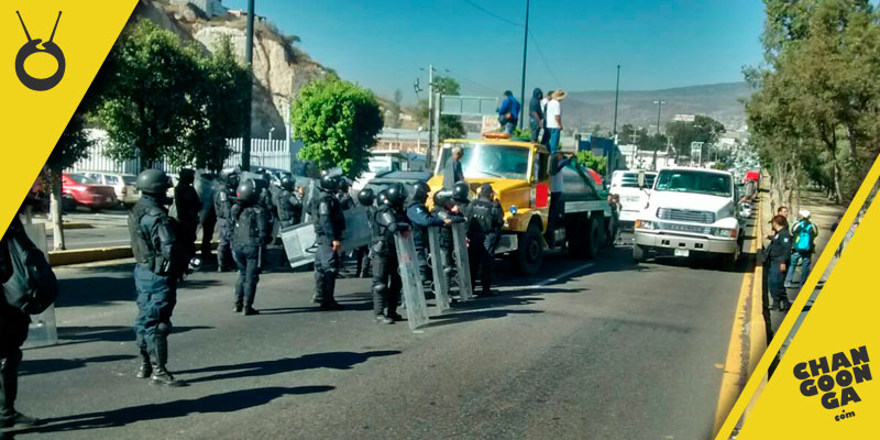 granaderos-trabajadores-pipas-libramiento-Morelia