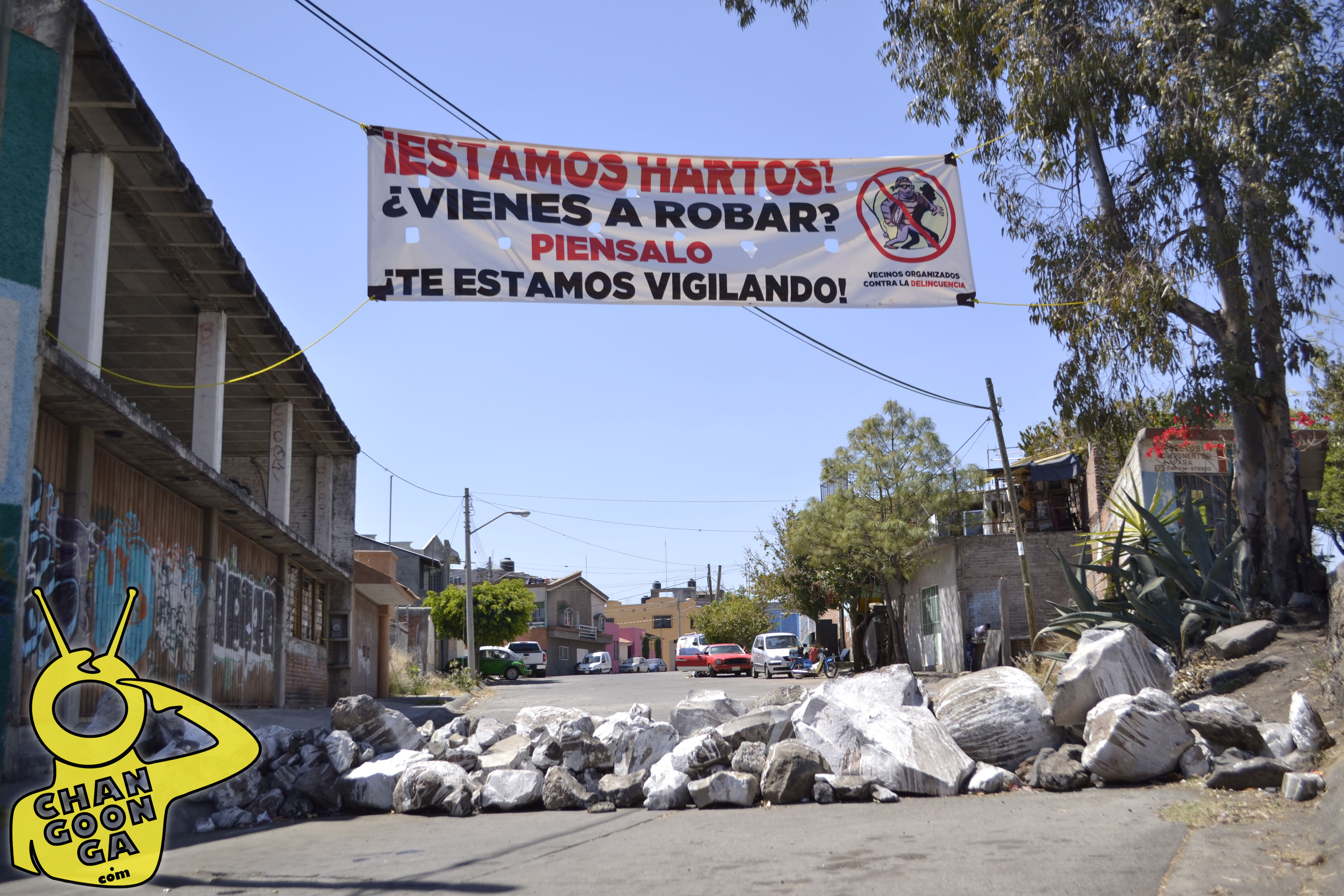 Morelia: Vecinos colocan barricadas por inseguridad ante aparente indiferencia de las autoridades