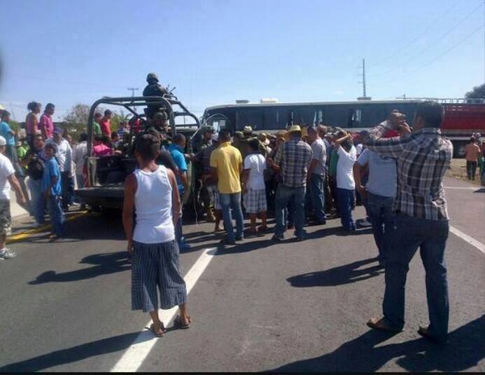 ejercito cuatro caminos manifestantes