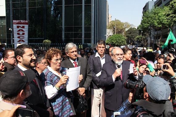 AMLO denuncia a Peña Nieto por Traición a la Patria