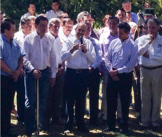 Fausto Vallejo con Peña Nieto y Osorio Chong en Uruapan Michoacán