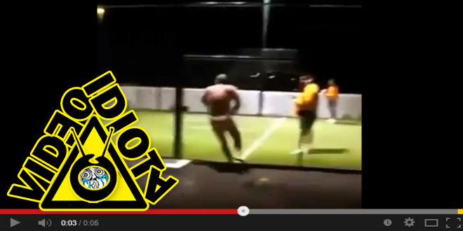 video idiota la puerta invisible