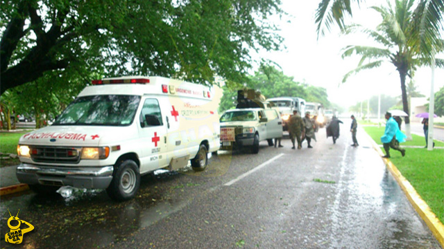 ambulancias-Lazaro-Cardenas-huracan-Patricia