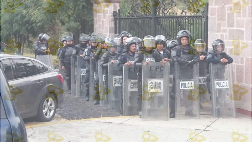 trabajadores de salud bloquean casa de gobierno3