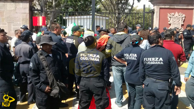 manifestacion-Casa-de-Gobierno-Morelia-policias-granaderos