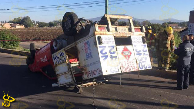 vuelca-camioneta-repartidora-de-gas-2