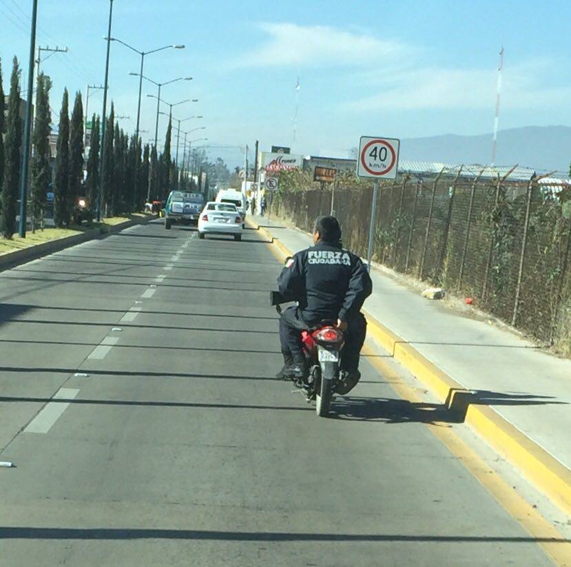 policias en moto con armas largas Morelia 2