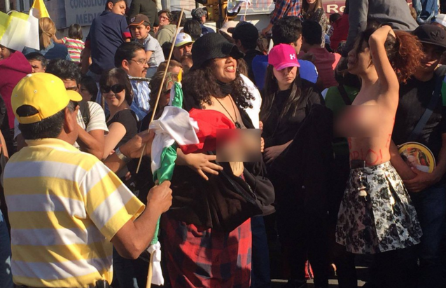 Manifestación en contra de la visita del Papa Francisco