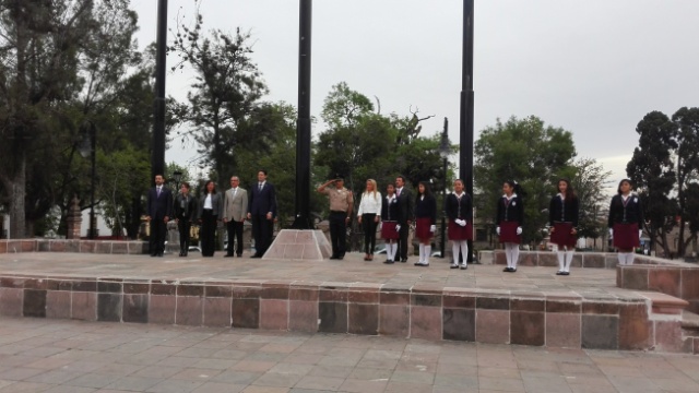 izamiento de bandera