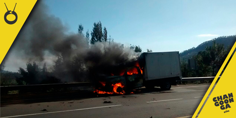 camioneta-arde-en-la-Siglo-XXI