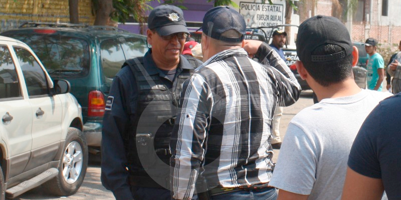 Comunitarios-policia-Los-Reyes-Michoacan