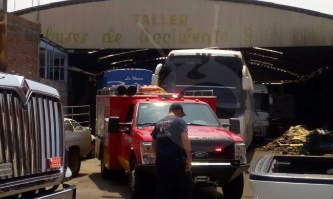 incendio-taller-bodega-autobuses-de-occidente