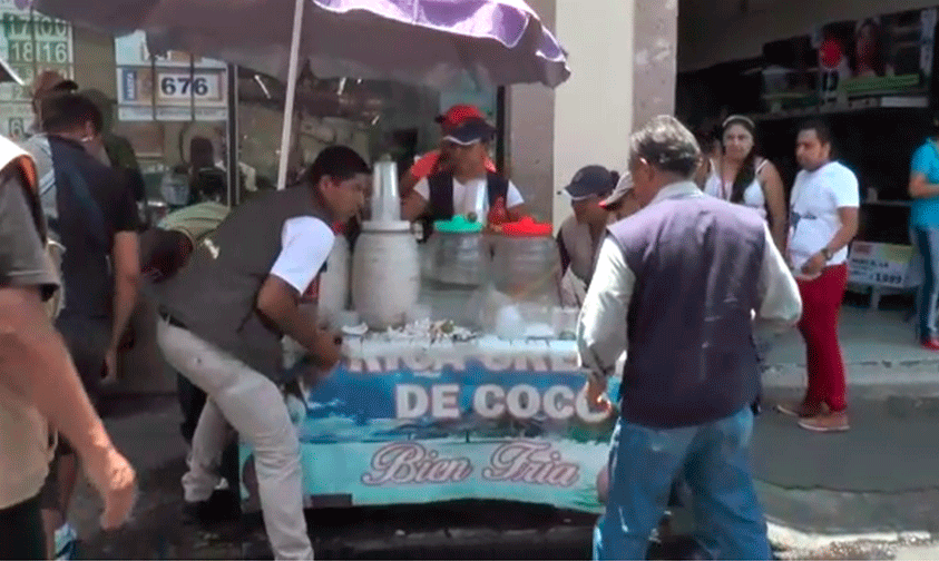 comerciante-ambulante-victimizarse-Morelia-agua-de-coco