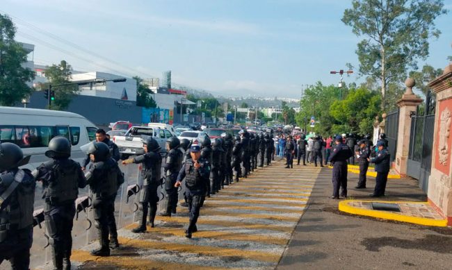 granaderos-Casa-de-Gobierno-manifestacion-6