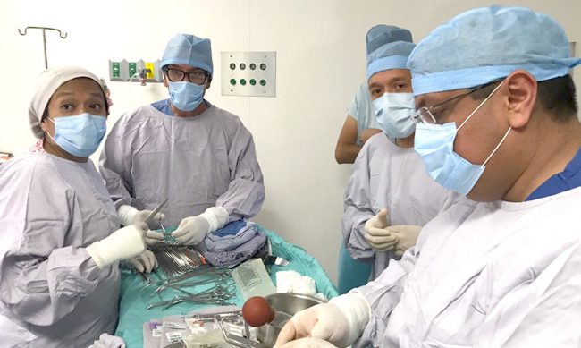 Cirugia-Operacion-Doctores-Hospital-de-la-Mujer