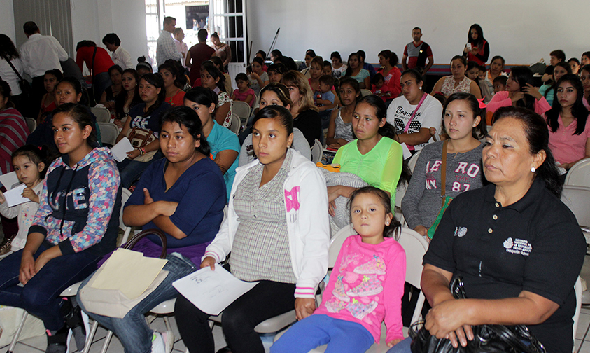 becas-jóvenes-embarazadas-estudios-Uruapan