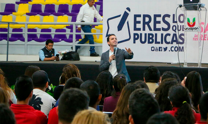 eres-lo-que-publicas-jóvenes-Uruapan-1