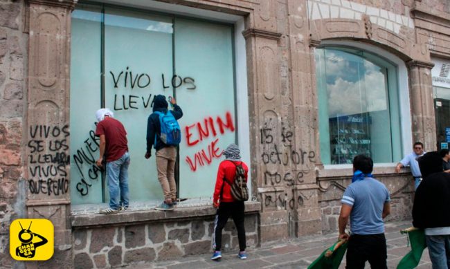 Marcha normalista Michoacan-pintas