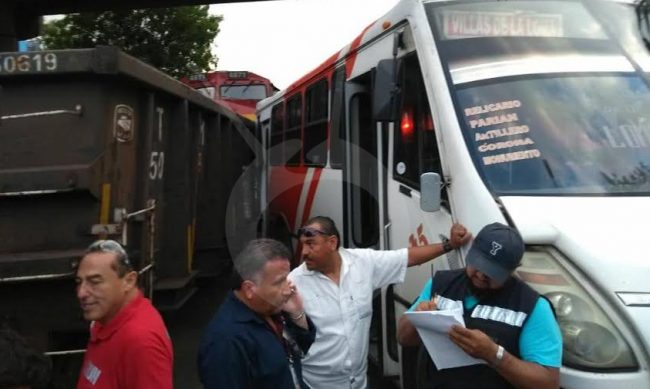 accidente-tren-camion-Morelia