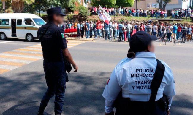 policia-Casa-de-Gobierno-normalistas