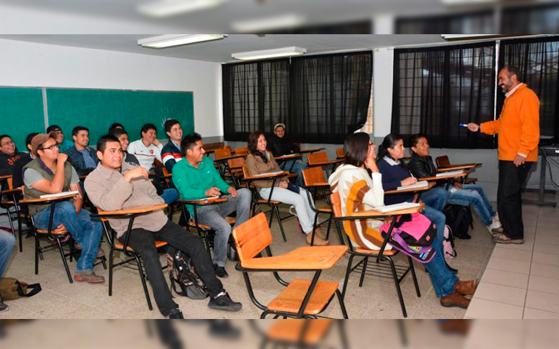 UMSNH-clases-rector-alumnos