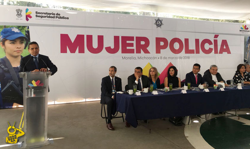 Silvano Aureoles Mujer Policia