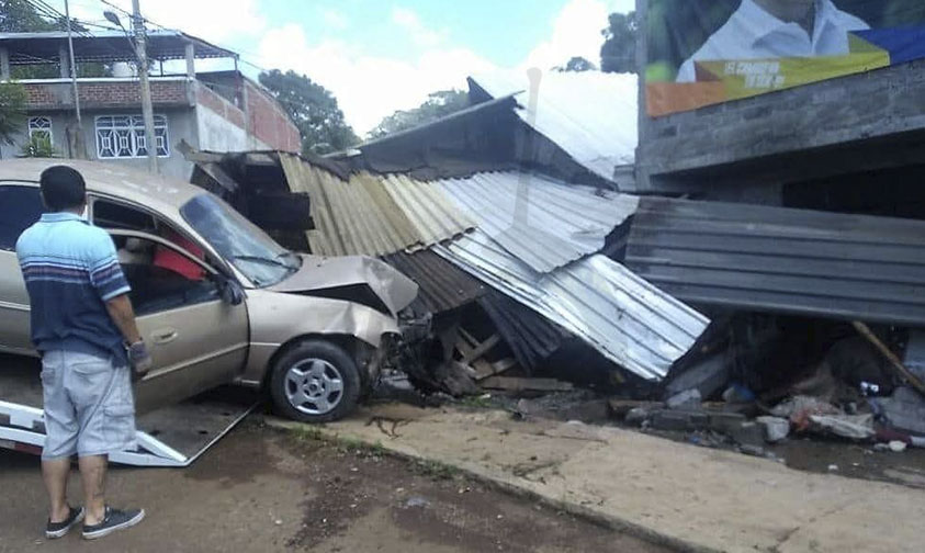 accidente auto Tacámbaro lesionados casa