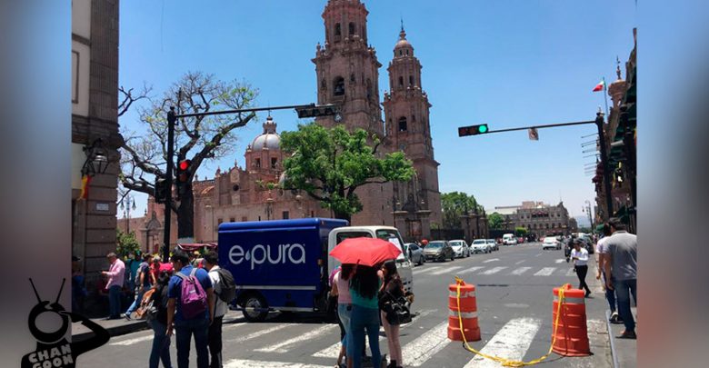 normalistas-bloquean-Madero-camión-de-agua-Morelia