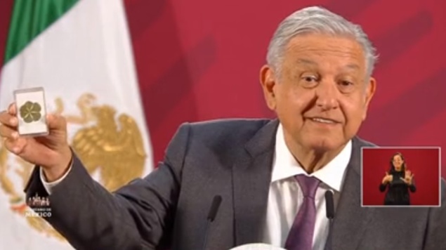 AMLO muestra Su Trébol De 6 Hojas