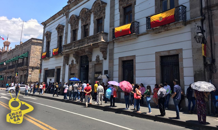 Morelia Largas Filas En Bancos Por Viernes De Quincena Algunos Sin Tapabocas 0215