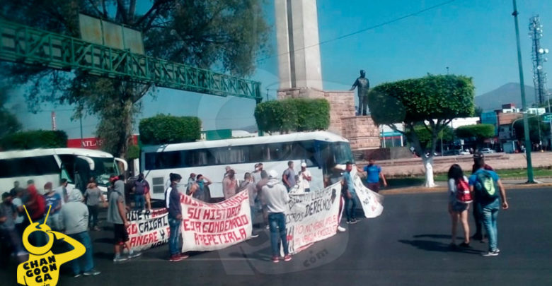 #Morelia Normalistas Arrancan Semana Con Marcha En El Centro, Tráfico Lento