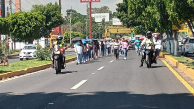 #Morelia Normalistas Marchan Sobre La Huerta, Hay Otro Grupo En Tarascas