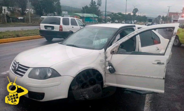 Vuelca Carro En Pavimento Mojado De La Carretera Morelia-Quiroga