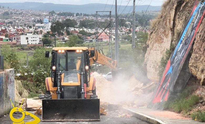 #Morelia Quitan Cantera Por Deslave En Avenida Guadalupe Victoria