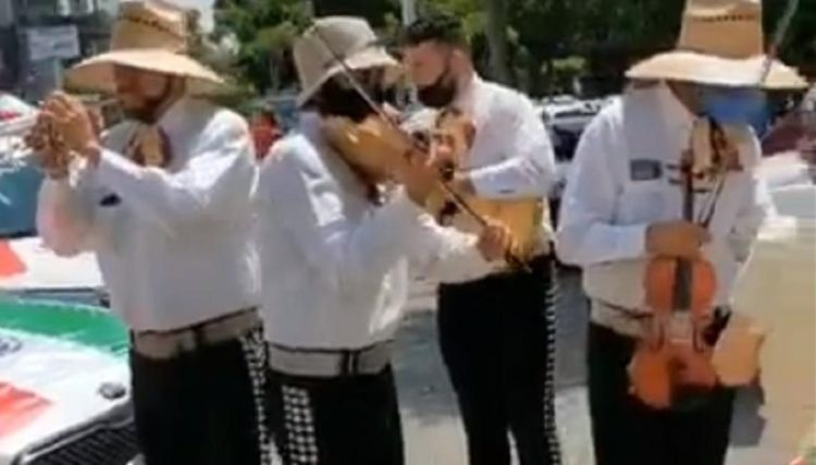 En Guadalajara Piden Renuncia De AMLO Al Ritmo Del Mariachi