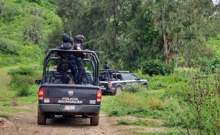 #Morelia Dejan Cadáver A La Orilla De La Carretera En Salida A Pátzcuaro