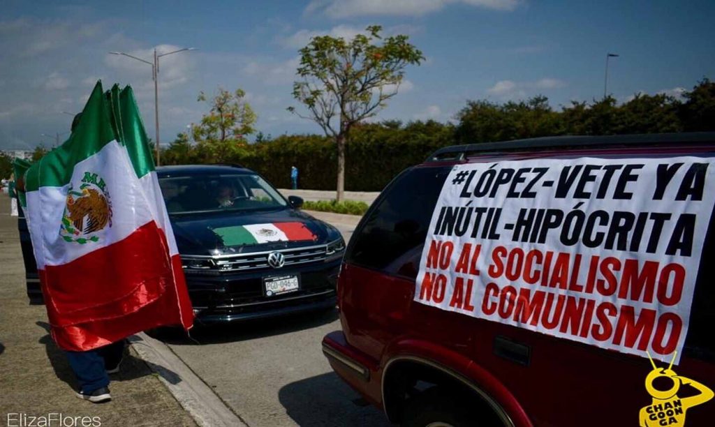 Con Bandera De M xico Y Pancartas Contra AMLO Se Realiz La 4ta