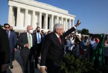 AMLO Visita Monumentos En E.U. Migrantes Manifiestan Su Apoyo
