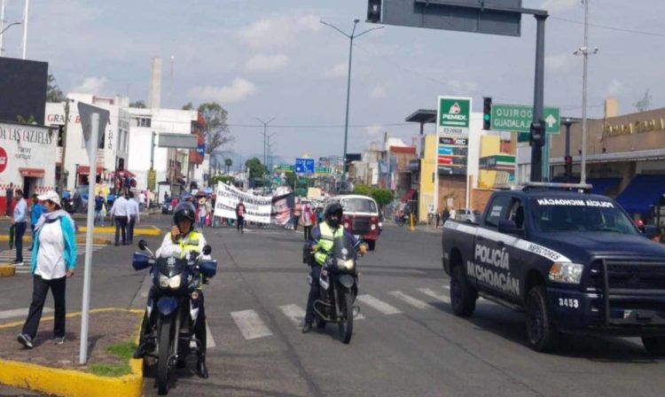 #Morelia Se Registra Manifestación En Monumento Con Dirección A Palacio De Gobierno 