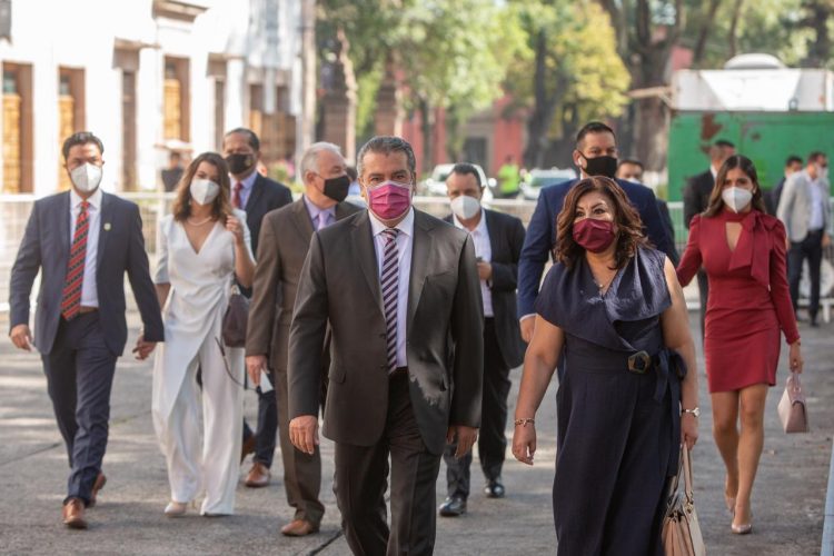 #Morelia Morón Rinde Informe Entre Sombreros Para El Sol Y Protestas