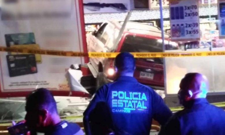 Hombre Estrella Camioneta Al Oxxo Porque Le Negaron La Entrada Por No Traer Cubrebocas